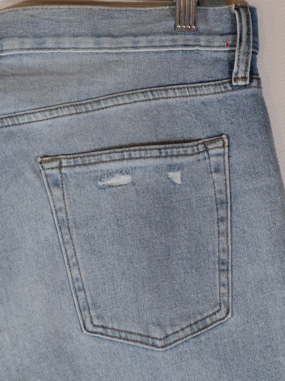 Old Navy Men's Light Wash Distressed Blue Straight Jeans NWT